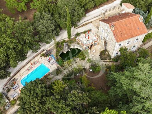 Château à vendre 945 000 € 12 pièces 9 chambres 300 m² 7 134 m² de terrain Peripherie Nord Est Sud Est Nyons 26110
