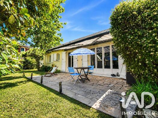 Maison de plain-pied à vendre 399 000 € 5 pièces 4 chambres 97 m² 582 m² de terrain Sud Ouest Courtry 77181