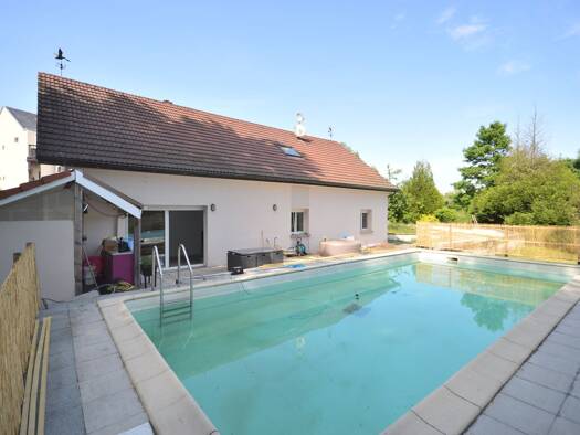 Maison à vendre 275 500 € 10 pièces 7 chambres 220 m² 2 335 m² de terrain Sainte-Suzanne 25630