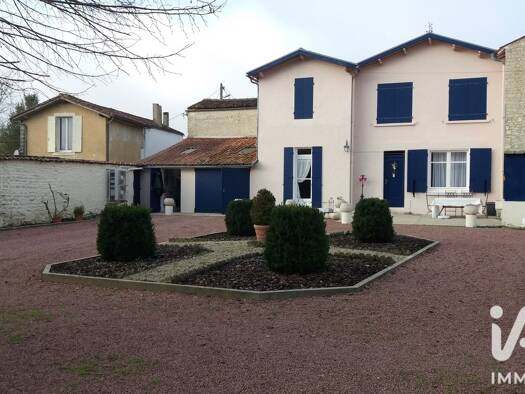 Maison à vendre 264 000 € 6 pièces 3 chambres 185 m² 6 274 m² de terrain Courcelles 17400