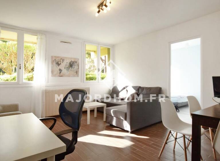 Appartement à vendre 257 000 € 3 pièces 2<br/>chambres 60 m²<br/>superficie Marseille 8ème 13008