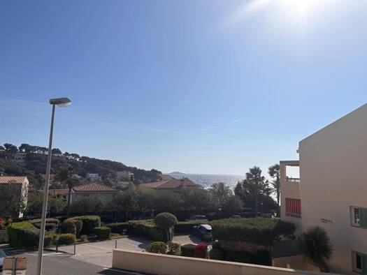 Appartement à louer 690 € 2 pièces 1 chambre 19,2 m² Beaucours-La Gorguette-La Morvenede Sanary-sur-Mer 83110