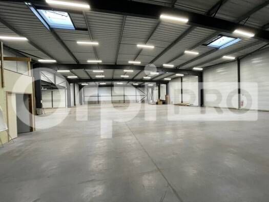 Local d'activités à louer 10 359 € 1 327 m² d'espace de stockage Pornichet 44380