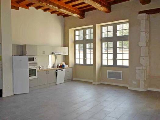 Appartement à louer 599 € 2 chambres 77,7 m² RDC Lussan 30580