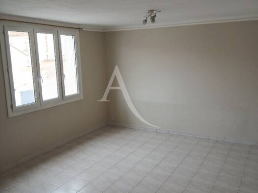 Appartement à louer 968 € 3 pièces 2 chambres 61 m² Étage 1/5 Bon secours Marseille 14ème arrondissement 13014