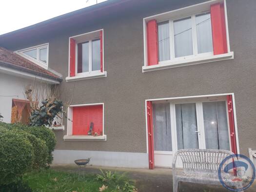 Maison de plain-pied à vendre 210 000 € 7 pièces 5 chambres 190 m² 615 m² de terrain Oloron-Sainte-Marie 64400