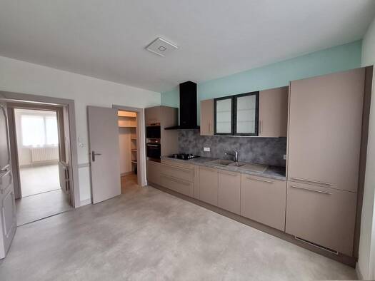 Appartement à louer 715 € 3 pièces 2 chambres 95,2 m² Sud Saint-Yrieix-la-Perche 87500