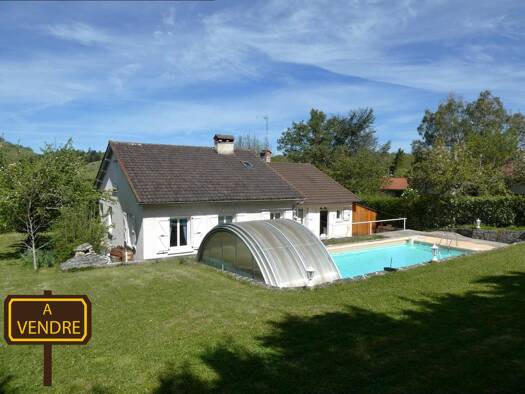 Maison à vendre 275 600 € 10 pièces 5 chambres 190 m² 1 150 m² de terrain Saint-Cere 46400