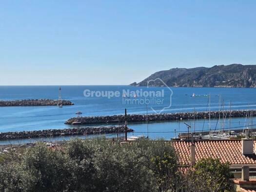 Appartement à louer 1 400 € 3 pièces 2 chambres Étage 2/2 L'Estaque Marseille 16ème arrondissement 13016