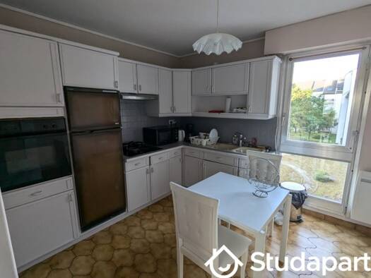 Appartement à louer 480 € 1 pièce 1 chambre 13 m² 3ème étage Bel Air Dijon 21000