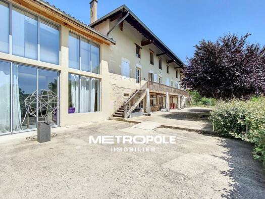 Villa à vendre 1 250 000 € 10 pièces 6 chambres 577 m² 14 400 m² de terrain La Chapelle de Guinchay 71570
