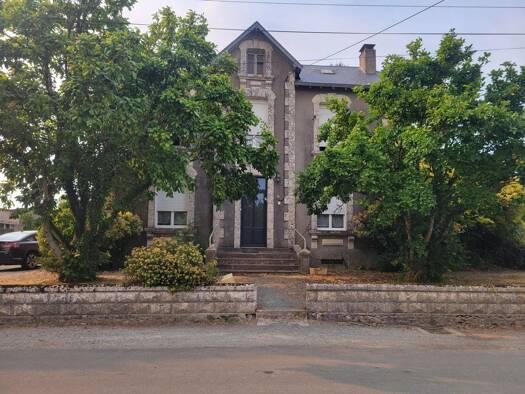 Maison à vendre 263 272 € 5 pièces 4 chambres 295 m² 1 352 m² de terrain Mazières-en-Gâtine 79310