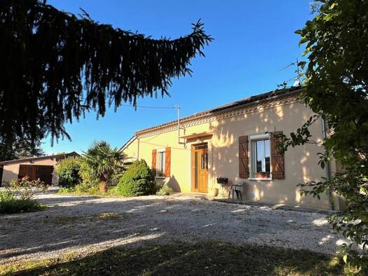 Maison de plain-pied à vendre 249 500 € 5 pièces 3 chambres 118 m² 2 385 m² de terrain L'Isle-en-Dodon 31230