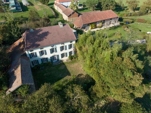 Maison à vendre 399 000 € 9 pièces 5 chambres 630 m² 6 520 m² de terrain Madiran 65700