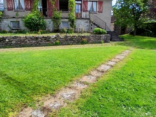 Maison à vendre 127 000 € 10 pièces 7 chambres 180 m² 1 231 m² de terrain Jussac 15250