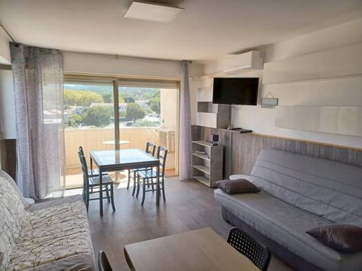 Appartement à louer 680 € 1 pièce 32,9 m² Étage 3/3 Six-Fours-les-Plages 83140