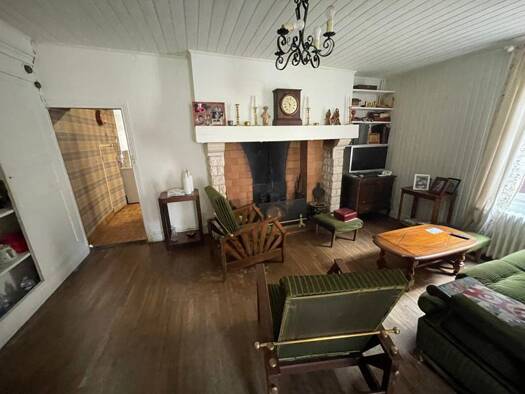 Maison à vendre 65 424 € 5 pièces 3 chambres 108 m² 45 m² de terrain Saint-Céré 46400