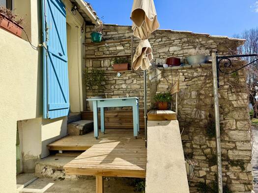 Maison à vendre 169 600 € 3 pièces 2 chambres 46,7 m² 60 m² de terrain Montfuron 04110