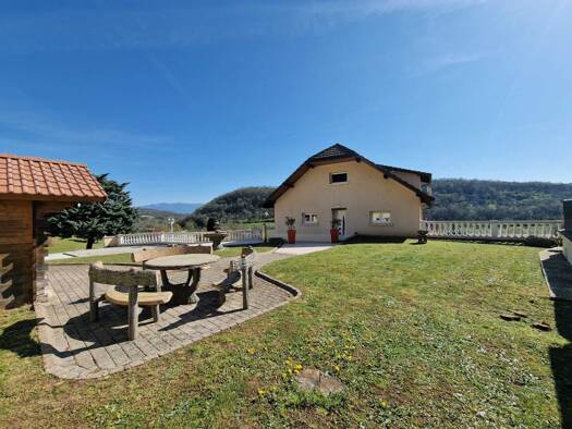 Maison à vendre 380 000 € 9 pièces 5 chambres 223 m² 5 530 m² de terrain Ambleon 01300