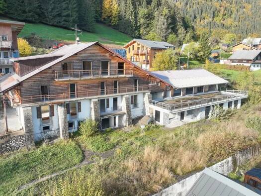 Immeuble à vendre 2 950 000 € 1 400 m² Essert-Romand 74110