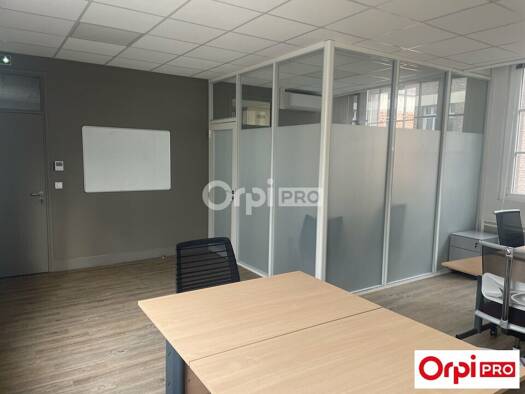 Espace bureau à louer 1 090 € 39 m² de bureaux divisible jusqu'à 39 m² Lille 59800