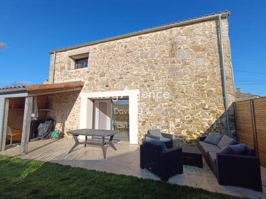 Maison à vendre 247 400 € 5 pièces 3 chambres 94 m² 271 m² de terrain Montaigu-Vendée 85600