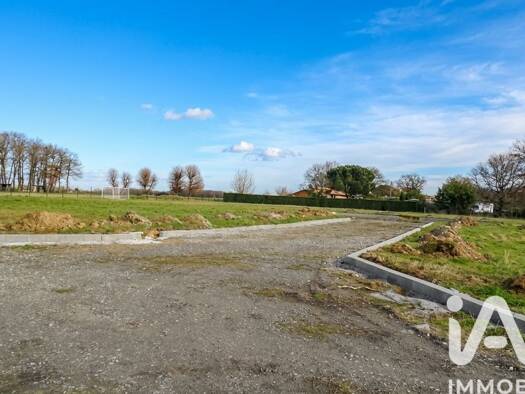 Terrain constructible viabilisé à vendre 115 000 € 980 m² de terrain Poucharramet 31370