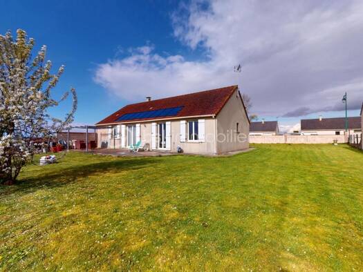 Maison de plain-pied à vendre 189 000 € 6 pièces 5 chambres 118 m² 853 m² de terrain Laas 45300