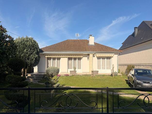 Maison de plain-pied à vendre 379 900 € 4 pièces 2 chambres 75 m² 585 m² de terrain La Pyramide Brunoy 91800