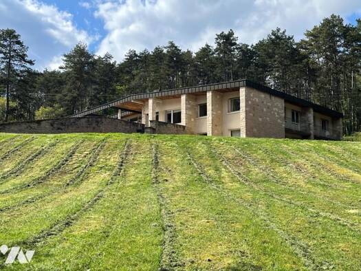 Maison de plain-pied à vendre 460 000 € 14 pièces 9 chambres 54 415 m² de terrain Selongey 21260