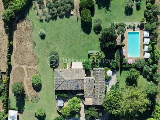 Maison à vendre 1 650 000 € 18 pièces 11 chambres 545 m² 9 170 m² de terrain Vers-Pont-du-Gard 30210