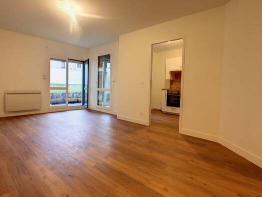 Appartement à louer 732 € 3 pièces 2 chambres 63,9 m² RDC Centre Ville Est Bourgoin-Jallieu 38300