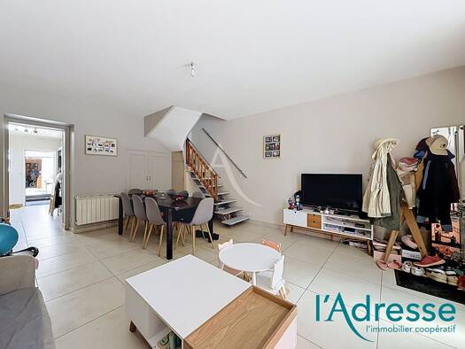 Maison à vendre 99 900 € 4 pièces 2 chambres 76 m² 112 m² de terrain Nord RN Ernée 53500