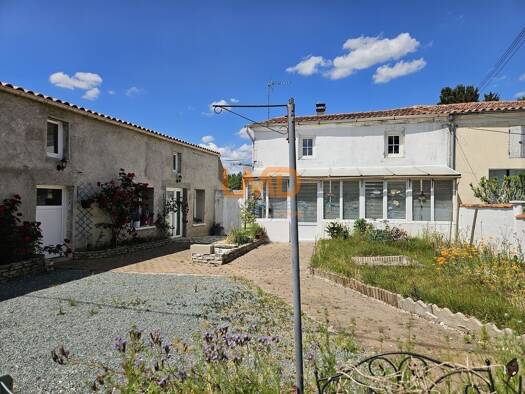 Maison de plain-pied à vendre 90 000 € 4 pièces 2 chambres 88 m² 474 m² de terrain Les Églises-d'Argenteuil 17400