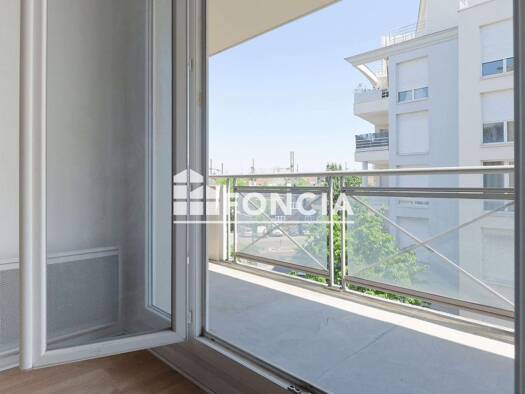 Appartement à vendre 121 500 € 2 pièces 1 chambre 47 m² Étage 3/4 Rive de Seine Sud Est Melun 77000