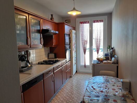 Appartement à vendre 55 000 € 3 pièces 2 chambres 63 m² Étage 3/3 Montluçon 03100