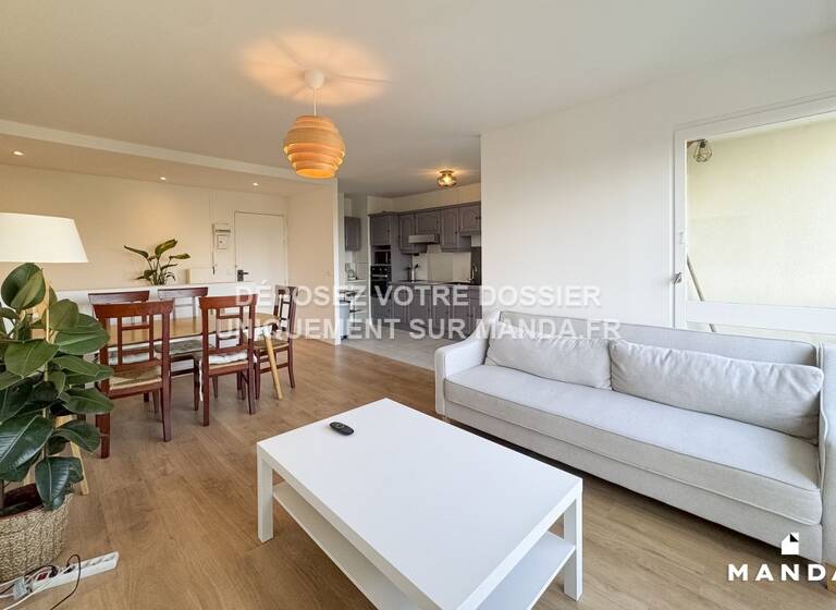 Appartement à louer 550 € 6 pièces 5<br/>chambres 13 m²<br/>superficie 3ème<br/>étage Justice-Heuruelles Cergy 95000