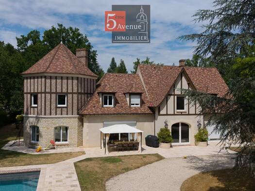 Maison à vendre 1 600 000 € 12 pièces 6 chambres 400 m² 4 140 m² de terrain Lamorlaye 60260