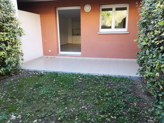 Appartement à louer 873 € 2 pièces 1 chambre 43 m² RDC Les Milles Aix-en-Provence 13290