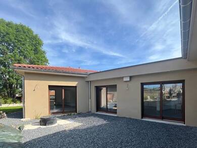 Maison de plain-pied à louer - Neuf 1 900 € 6 pièces 4 chambres 200 m² 300 m² de terrain Larajasse 69590
