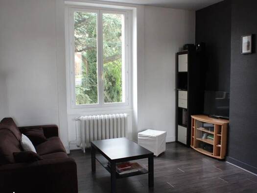 Appartement à louer 630 € 4 pièces 3 chambres 91 m² 3ème étage Saint-Étienne 42000