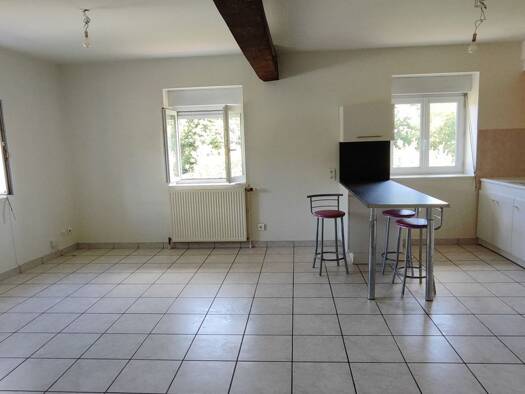Appartement à louer 650 € 3 pièces 2 chambres 74,8 m² Étage 2/2 Sainte-Foy-l'Argentière 69610