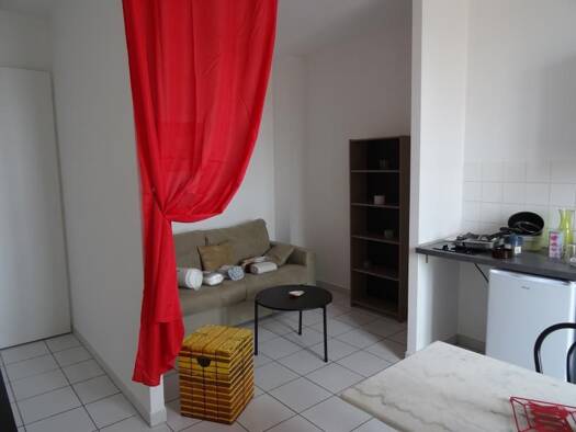 Appartement à louer 297 € 1 pièce 20 m² Étage 1/3 Les Bords de Loire Roanne 42300