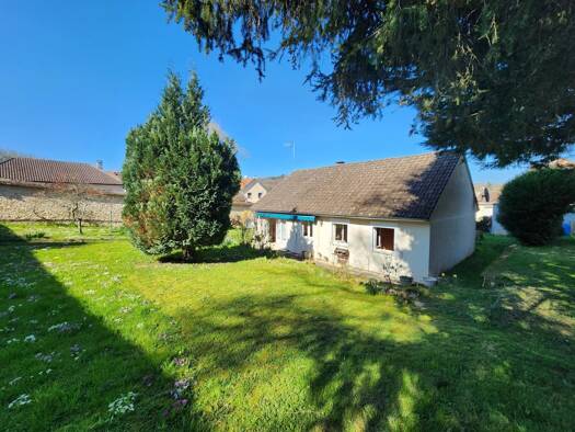 Maison de plain-pied à vendre 250 000 € 5 pièces 4 chambres 94,3 m² 1 408 m² de terrain Thomery 77810