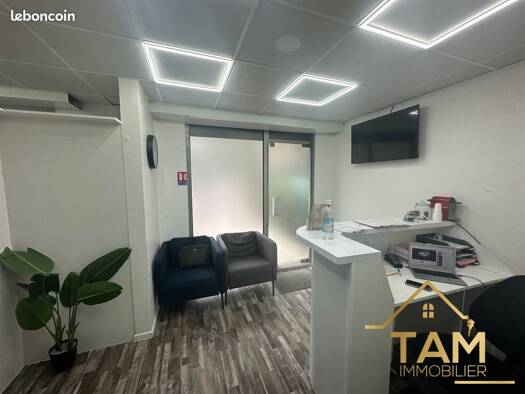 Local commercial à vendre 221 400 € 42 m² de surface de vente Porchefontaine Versailles 78000