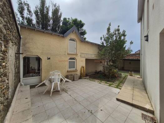 Maison à vendre 348 550 € 5 pièces 4 chambres 129 m² 253 m² de terrain Rezé 44400