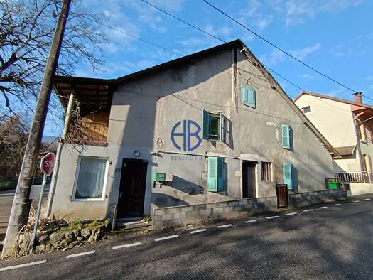 Maison à vendre 105 000 € 9 pièces 4 chambres 138 m² 1 252 m² de terrain Valromey-sur-Séran 01260