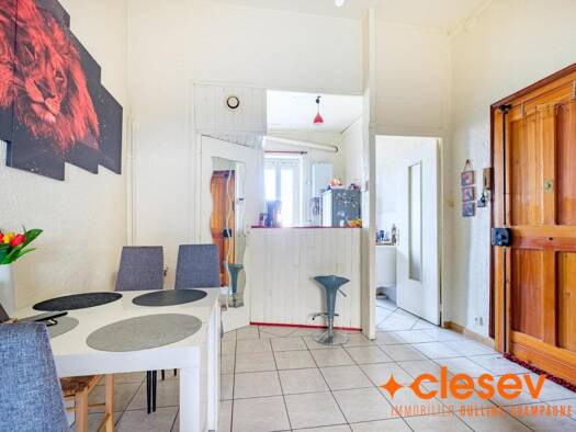 Studio à vendre 99 000 € 1 pièce 40 m² RDC Claveliere-Malletiere Oullins-Pierre-Bénite 69600