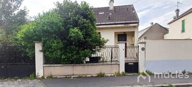 Maison à vendre 421 900 € 8 pièces 4 chambres 158 m² 225 m² de terrain St Denis 93200