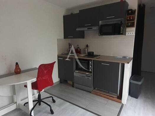 Appartement à louer 630 € 1 pièce 16 m² Étage 2/2 Chevry Centre Gif-sur-Yvette 91190